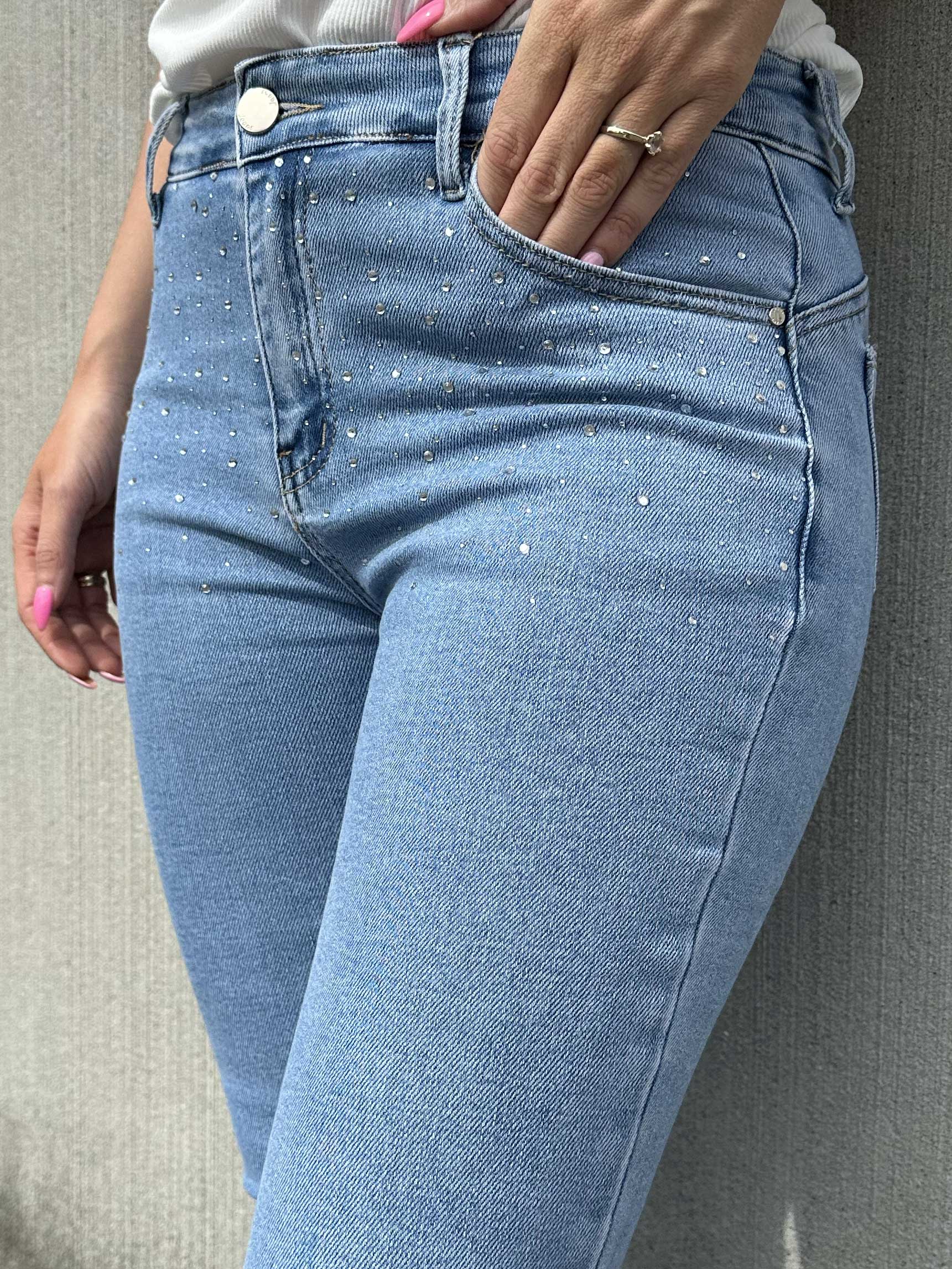 Maria - Lyseblå jeans med similisten